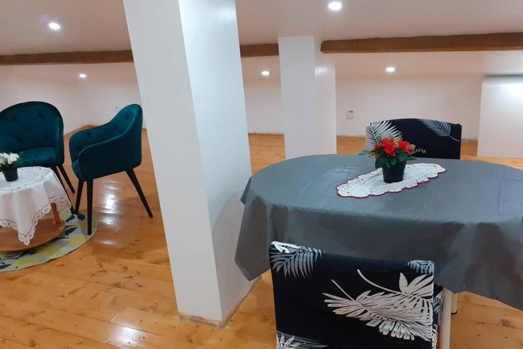 Appartement La Joie Dans Quartier Chic Pibrac Exteriör bild